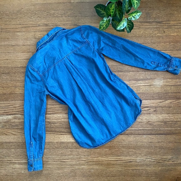 Old Navy The Classic Chambray Denim Button-Down Shirt Blue Long Sleeve Size XS - Picture 6 of 8